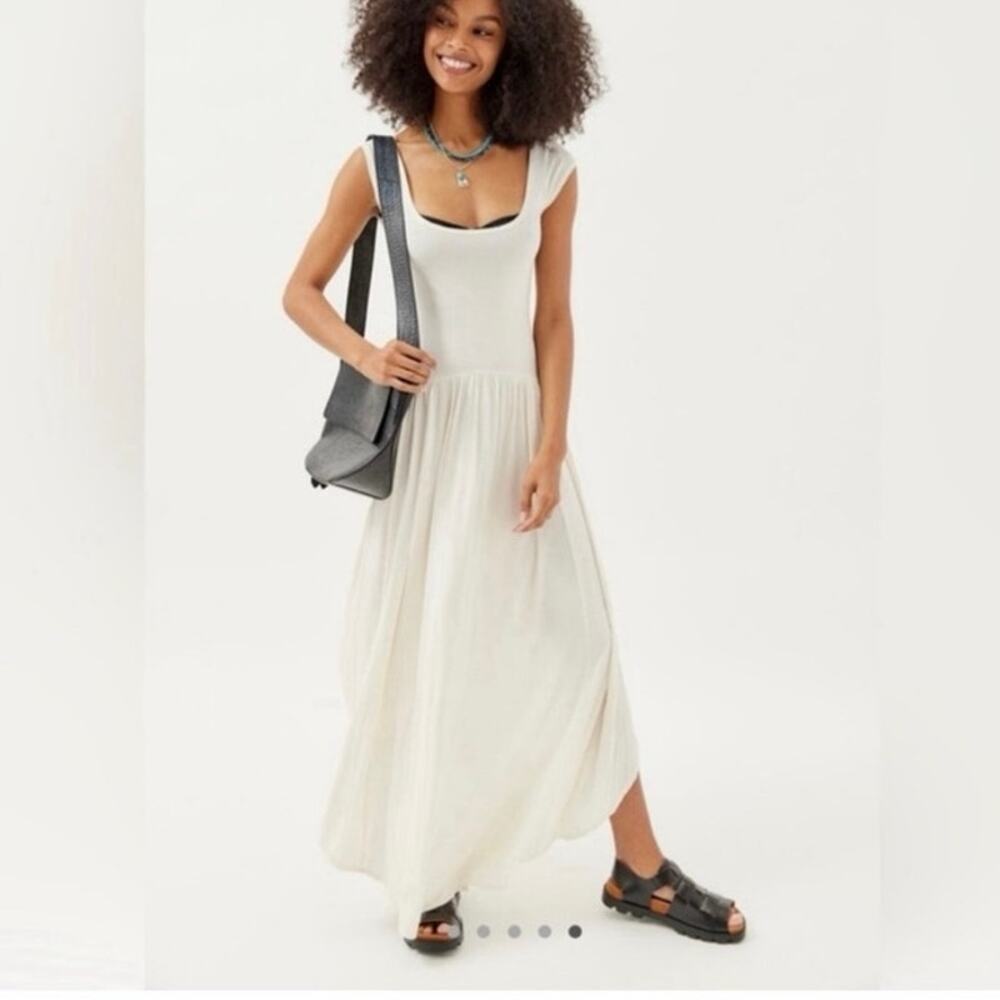 Urban Outfitters Cream Dropped Waist Capped Sleeve Long Short HemLine Size Small